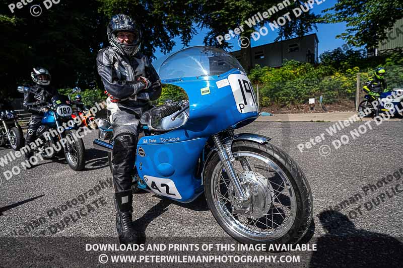 Vintage motorcycle club;eventdigitalimages;mallory park;mallory park trackday photographs;no limits trackdays;peter wileman photography;trackday digital images;trackday photos;vmcc festival 1000 bikes photographs